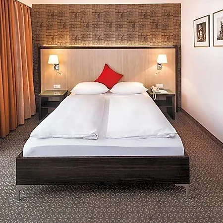 Plaza فندق 4*