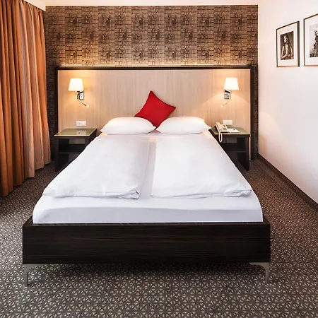 Hotel Plaza 4*